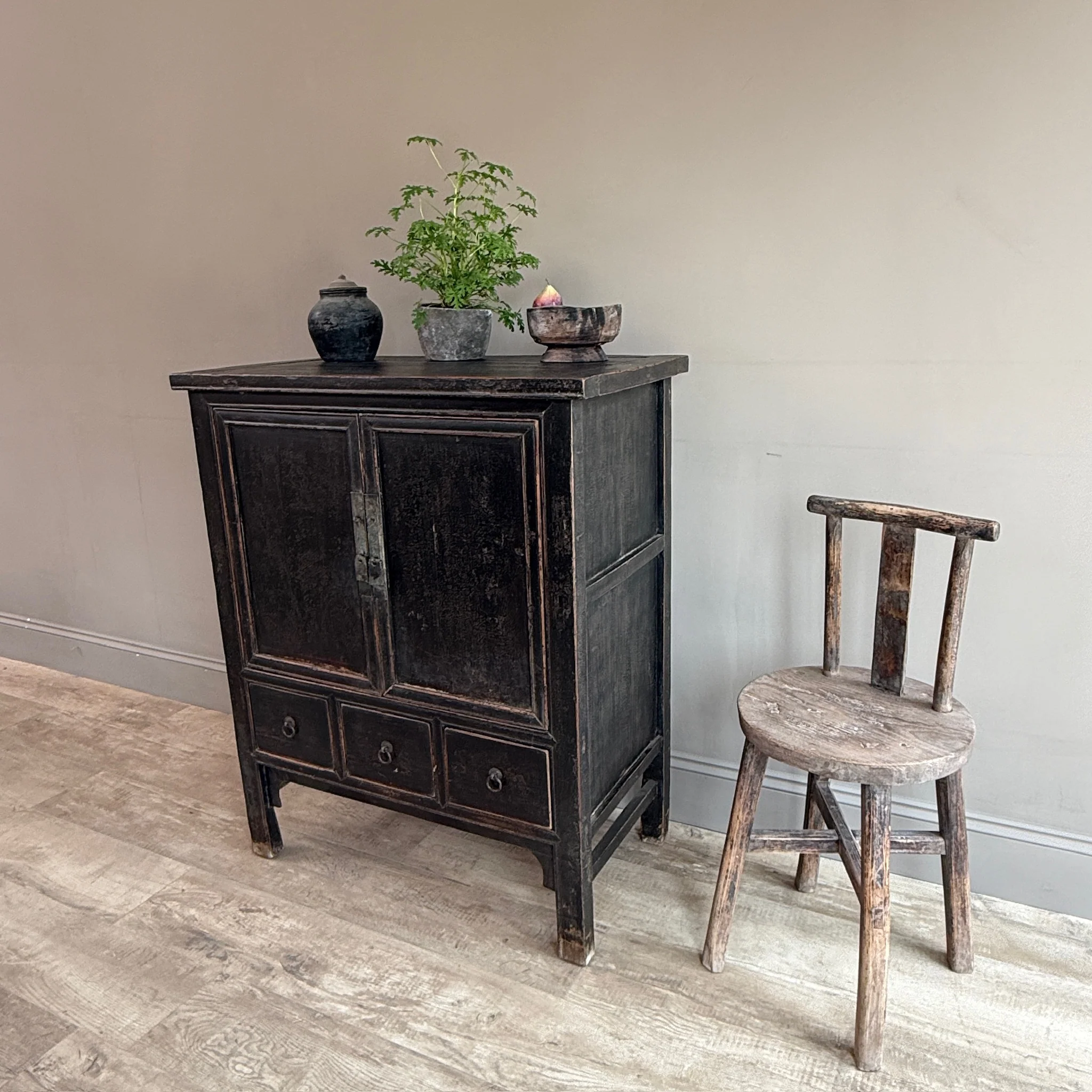 Antique black cupboard | Frida - Image 7