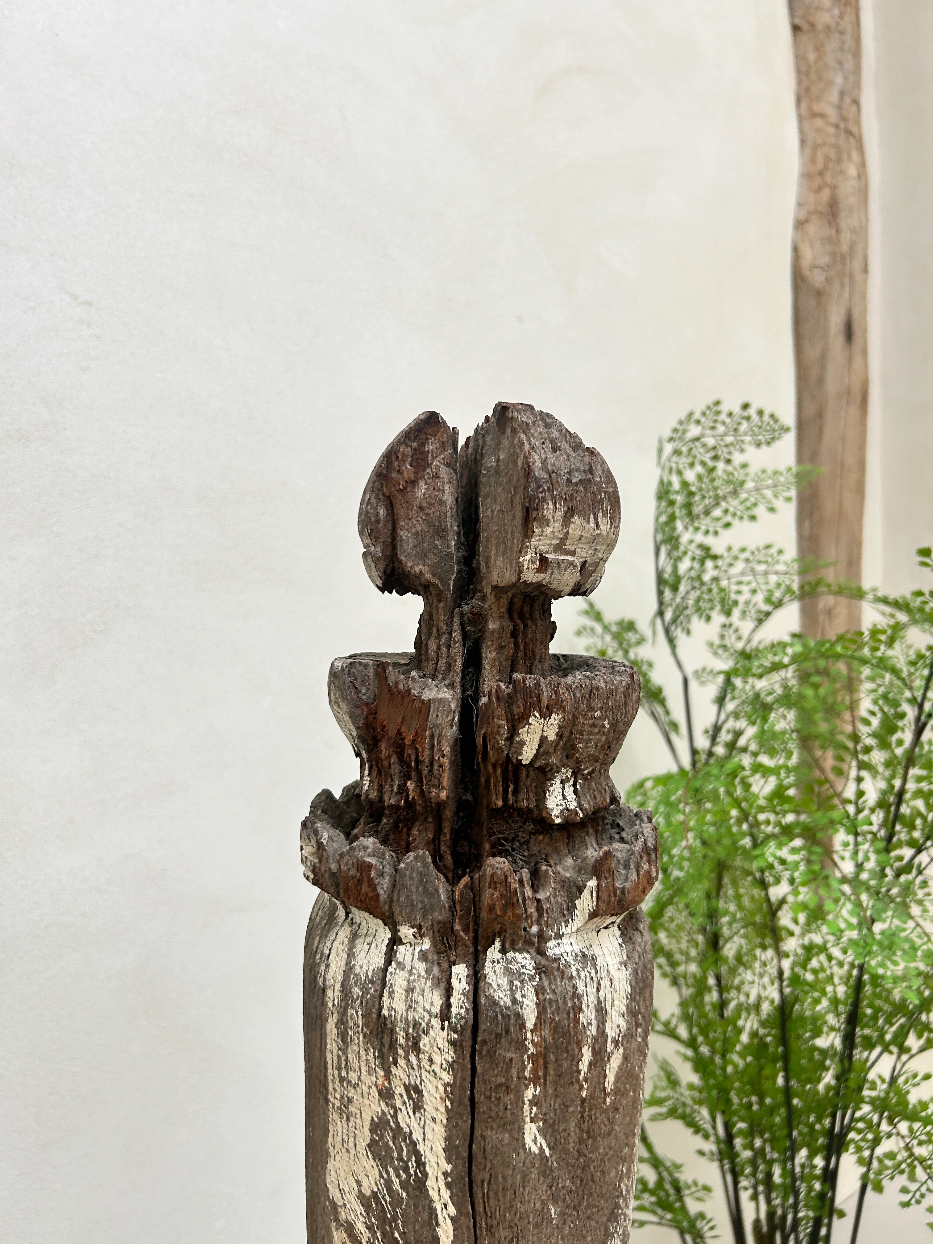 Antique rustic balustrade on stand | Putri - Image 3