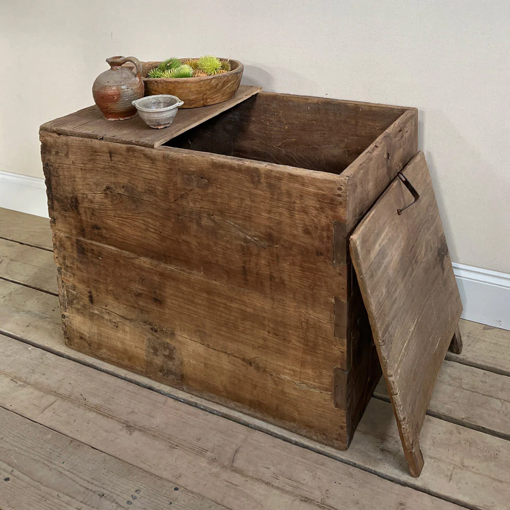 Antique rustic merchants trunk | Cressida - Image 3