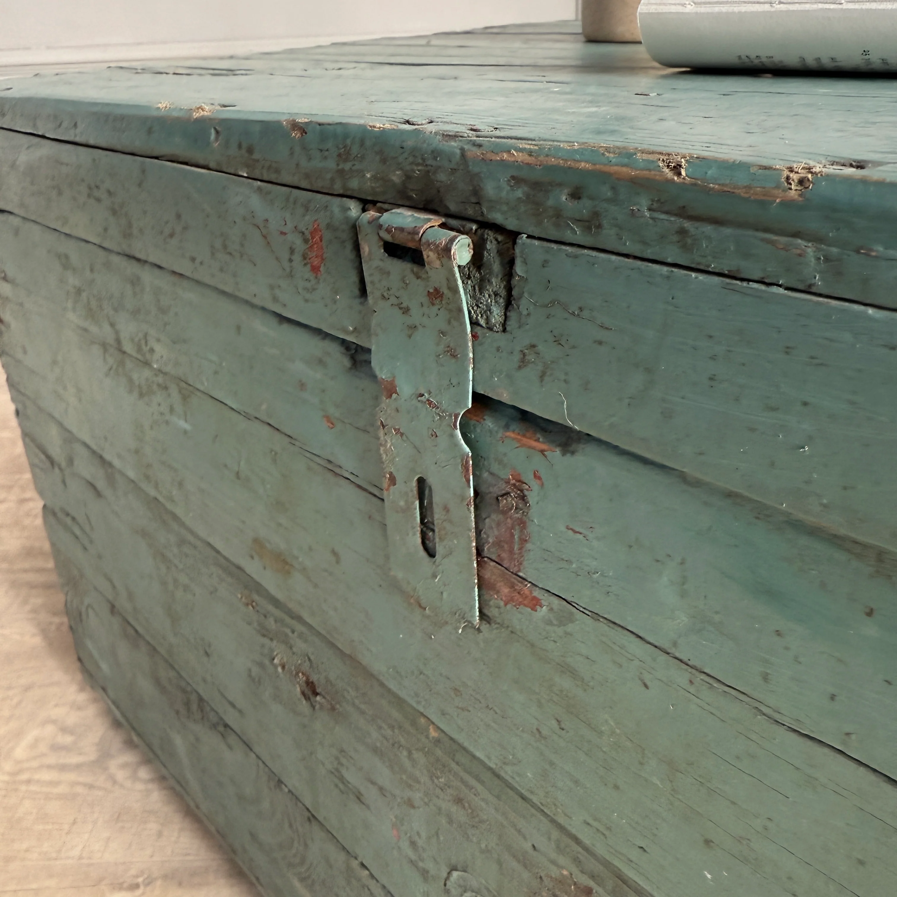 Primitive vintage painted blanket box | Issa - Image 4