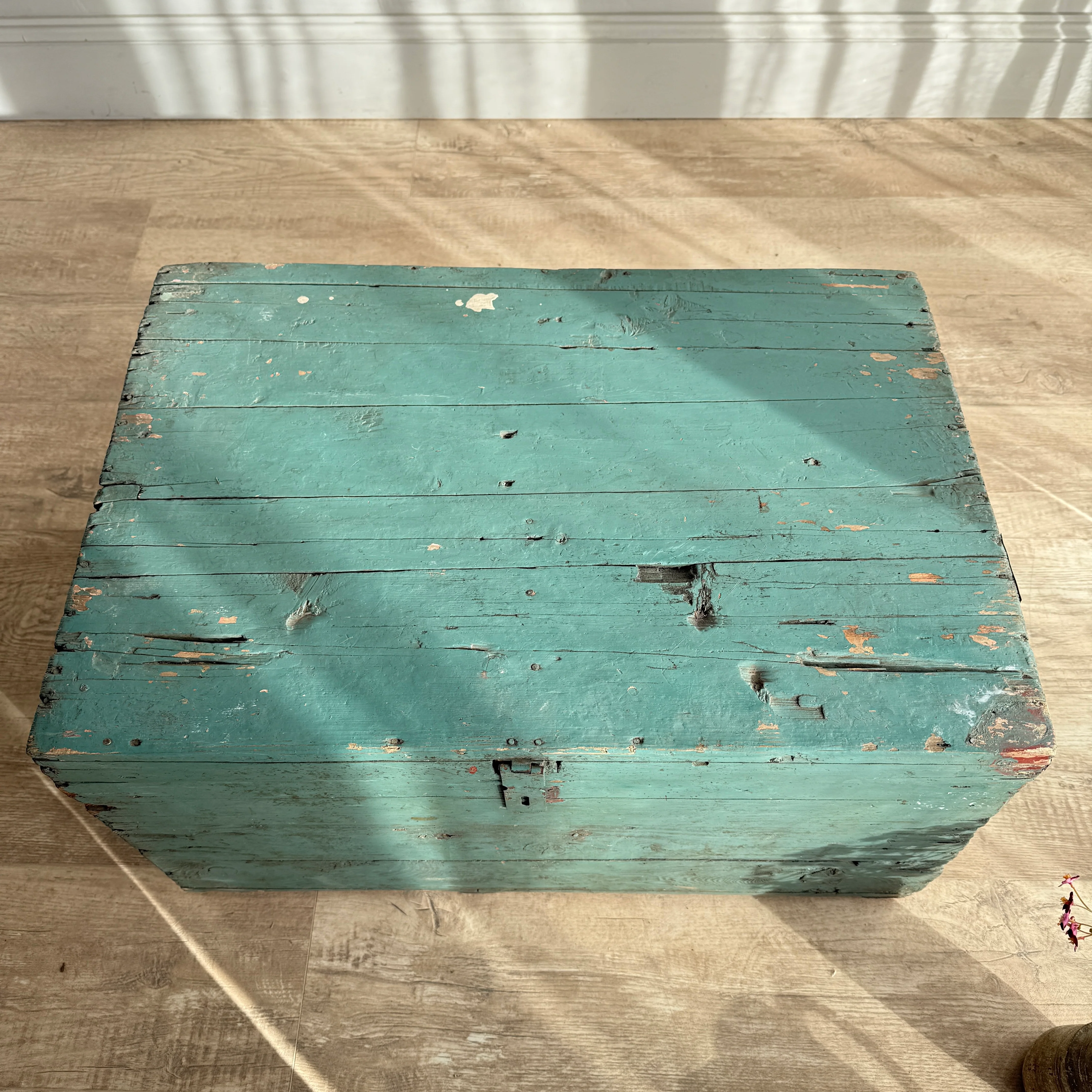 Primitive vintage painted blanket box | Issa - Image 6